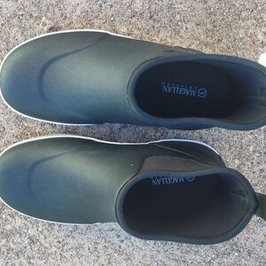 Magellan mens rubber Waterproof shoes size 9 new